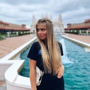 Meet your Posher, Alina